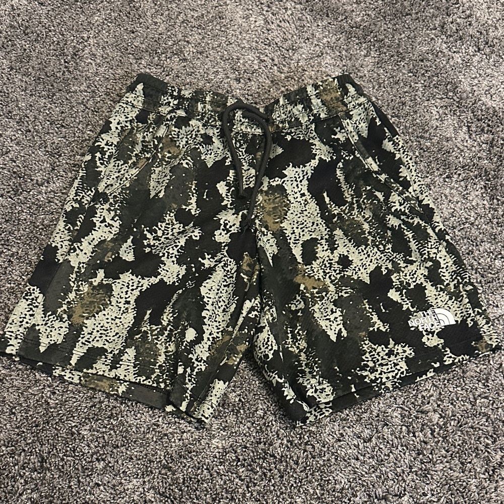 Boys Camo Northface Shorts Size M (10)
